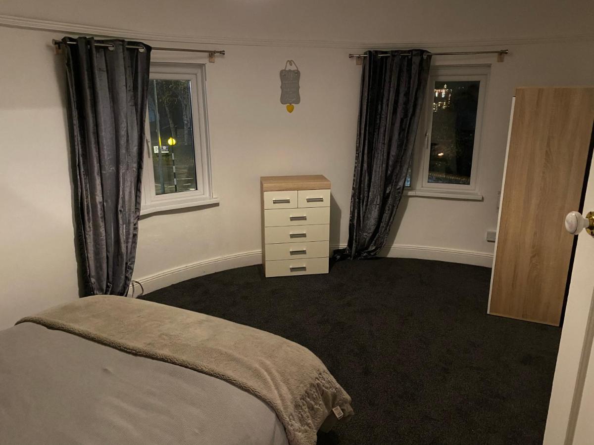קארדיף Spacious 2 Bed Apartment, Close To Village Shops מראה חיצוני תמונה