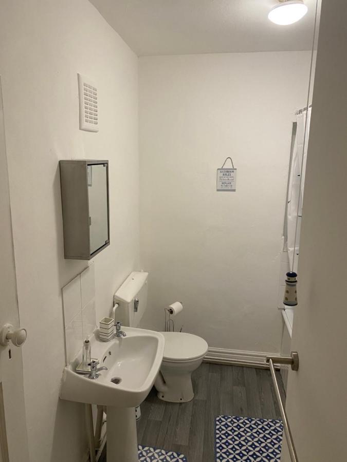 קארדיף Spacious 2 Bed Apartment, Close To Village Shops מראה חיצוני תמונה