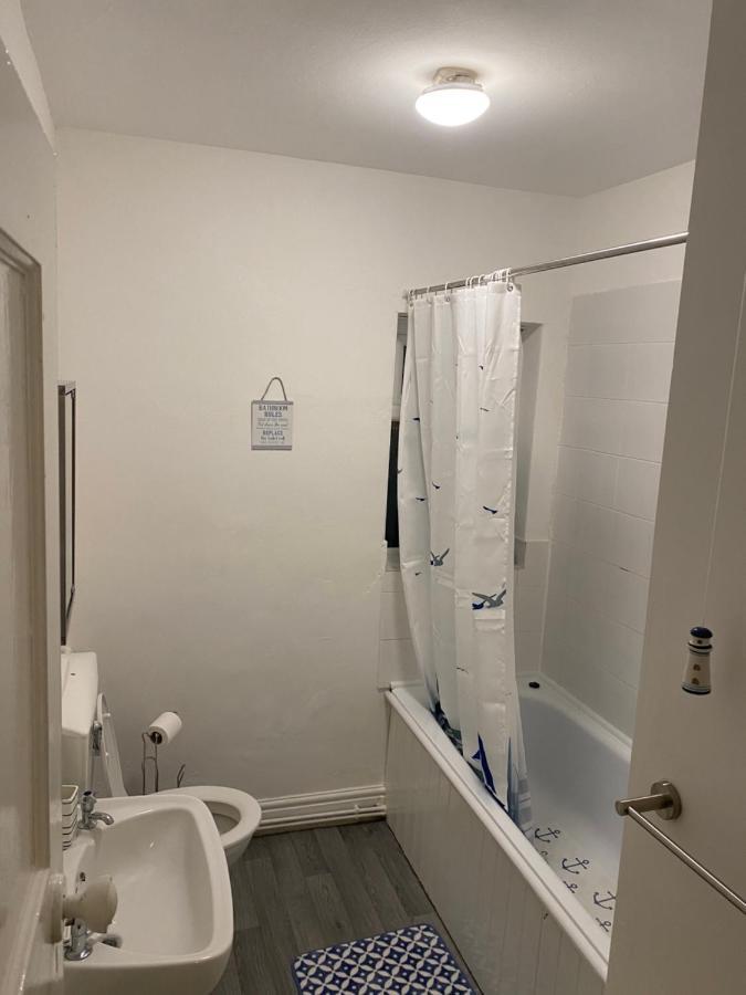 קארדיף Spacious 2 Bed Apartment, Close To Village Shops מראה חיצוני תמונה