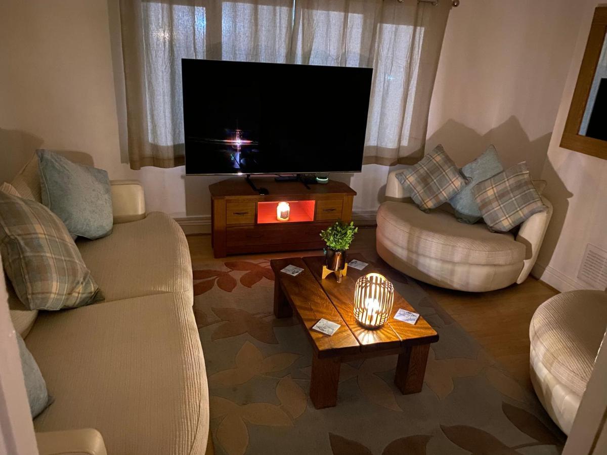 קארדיף Spacious 2 Bed Apartment, Close To Village Shops מראה חיצוני תמונה